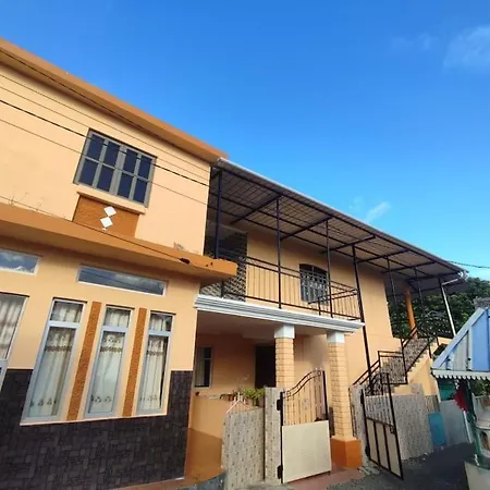 Erriah'S Holiday House